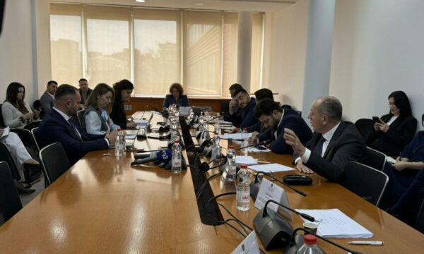 Komisioni për Ekonomi miraton në parim Projektligjin për Energjinë Elektrike