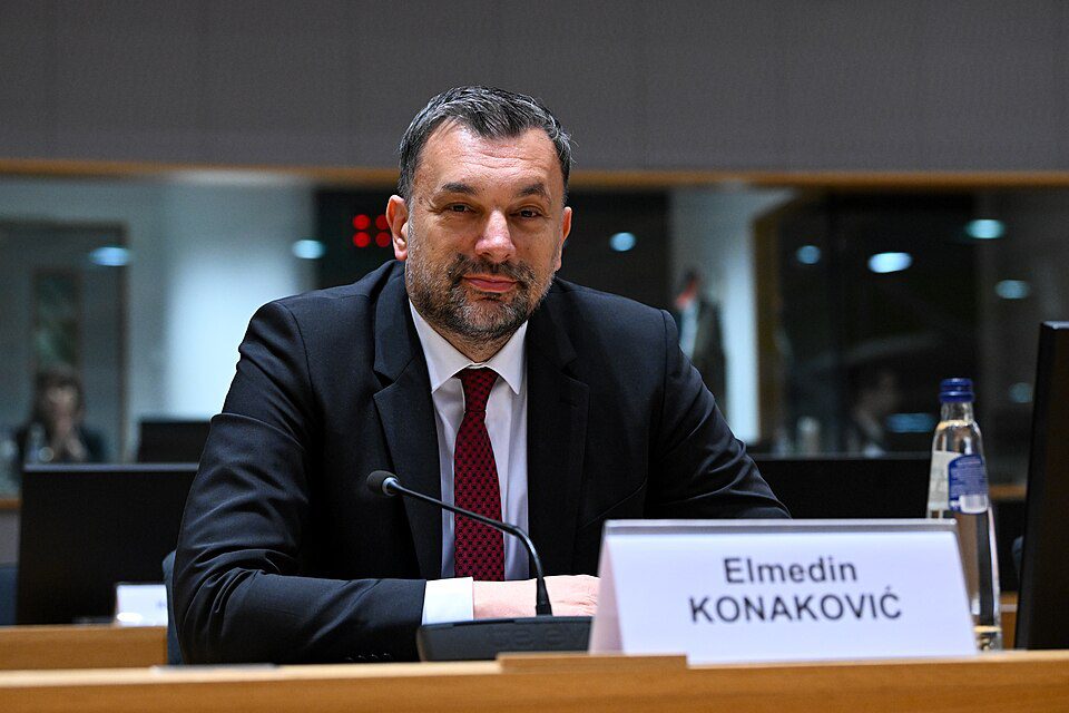 Konakoviq kritikon Serbinë dhe Vuçiqin në Antalia: Po i fshihni kriminelët e luftës