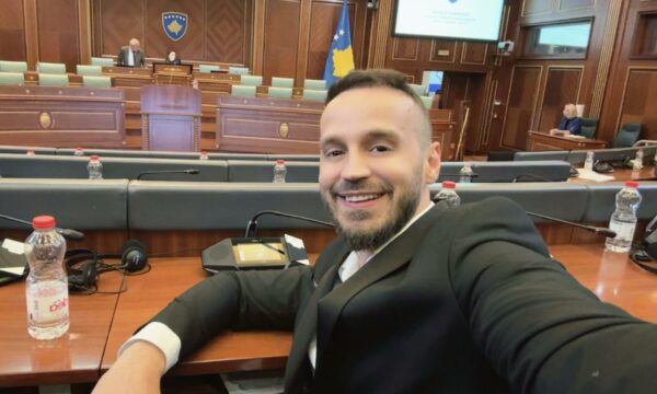 Deputeti Geci për Thaçin: Do ta përcjellë i njëjti fat me atë të Naim Murselit