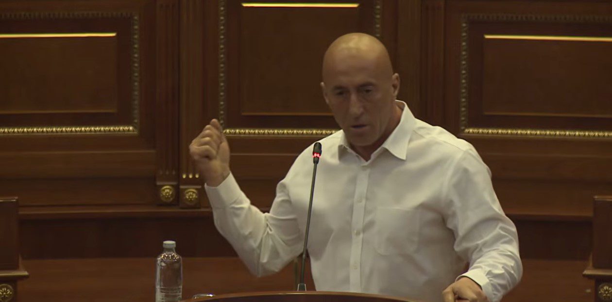 Haradinaj për Kurtin: Ky financon zagarë e flet për thasë me pare për media