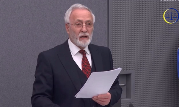 Mbrojtja e Jakup Krasniqit: Nuk ka prova për “ndërmarrje të përbashkët kriminale”, kërkohet lirimi