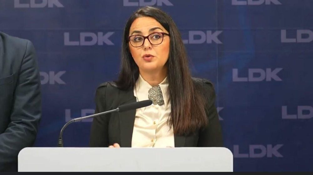 Lushaku-Sadriu për Kurtin: Po sheh ëndrra, nuk po e sheh realitetin se në Kuvend janë edhe 15 deputetë të LDK-së