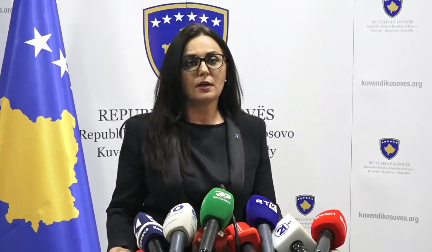 Lushaku-Sadriu: Ftesa e Kurtit ishte për t’ia mundësuar kandidates së VV-së me u zgjedh presidente