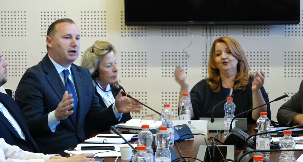 “Ish-këshilltar i Kurtit ka qenë”, përplasje për ekspozitën, Zemaj – Kollçakut: Për keqardhje!