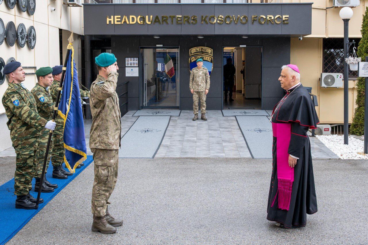 Ulutash takohet me kryepeshkopin italian