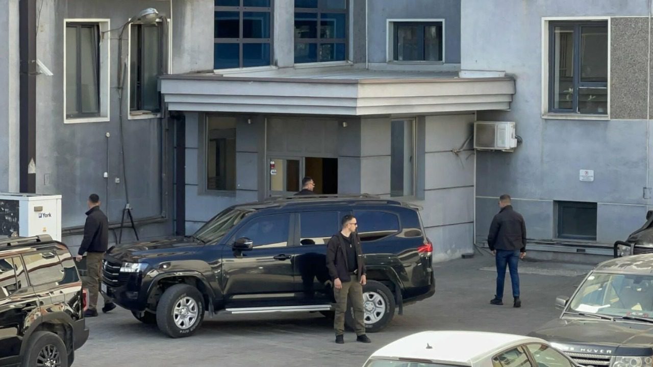 22 ditë afat për Presidentin, Kurti mbërrin në Kuvend për takimin me Abdixhikun