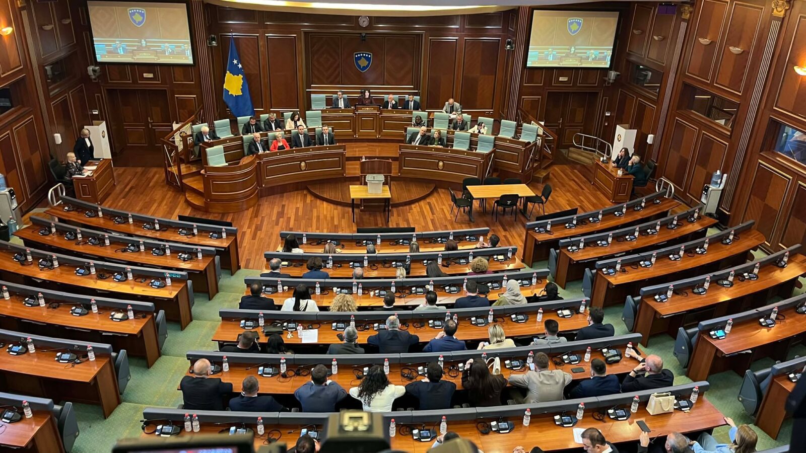 Deputeti i VV-së para seancës për presidentin: Askush s’po e shkel Kushtetutën