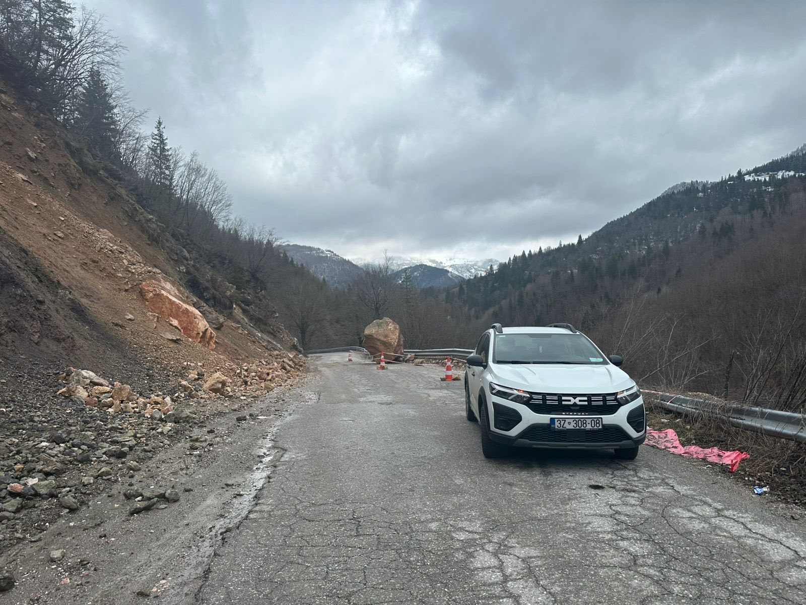 MIT njofton për ndërhyrje në dy akse rrugore, thotë se situata është nën kontroll