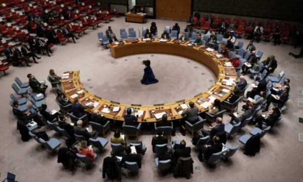 Vendet e Gjirit i bëjnë thirrje Këshillit të Sigurimit të OKB-së të autorizojë përdorimin e forcës për të hapur Ngushticën e Hormuzit