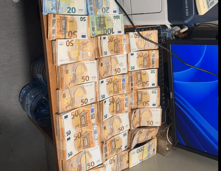Dogana konfiskon mbi 122 mijë euro të padeklaruara tek Dheu i Bardhë