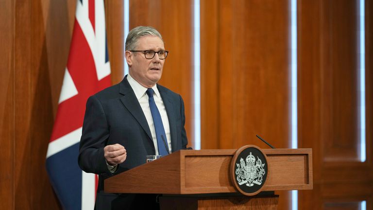 Kryeministri britanik thotë se s’do të zgjedhë midis SHBA-së dhe Evropës