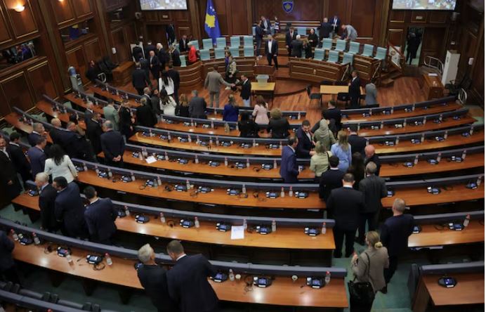 Reuters pas dështimit zgjedhjes së presidentit: Kosova drejt zgjedhjeve të parakohshme, në mes të një krize politike