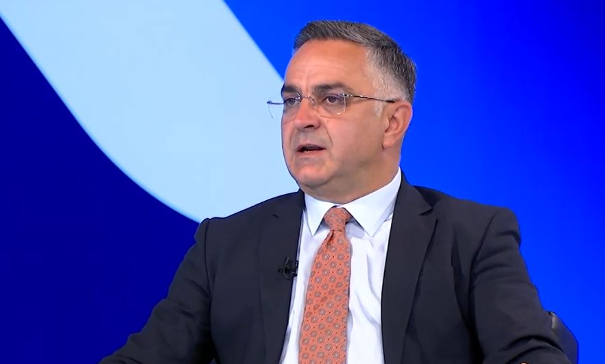 Tahiri kritikon Kurtin – Me 65 milionë euro e rrogës së 13-të do të mund të bëheshin investime kapitale 