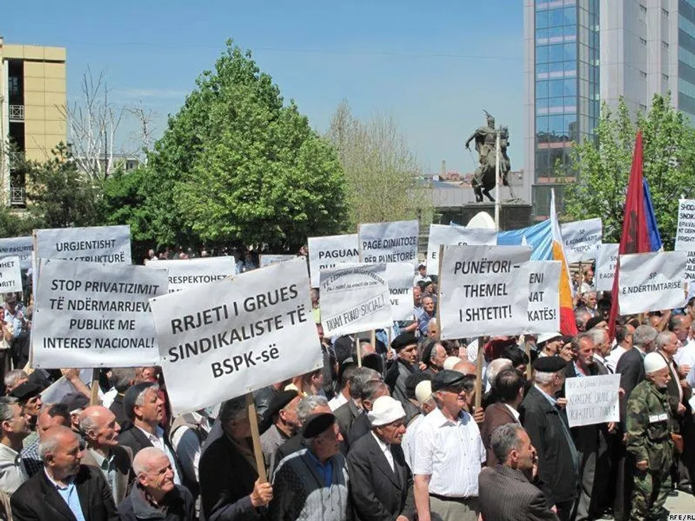“Parlament e Qeveri ku jeni?”, nis protesta e punëtorëve në Prishtinë
