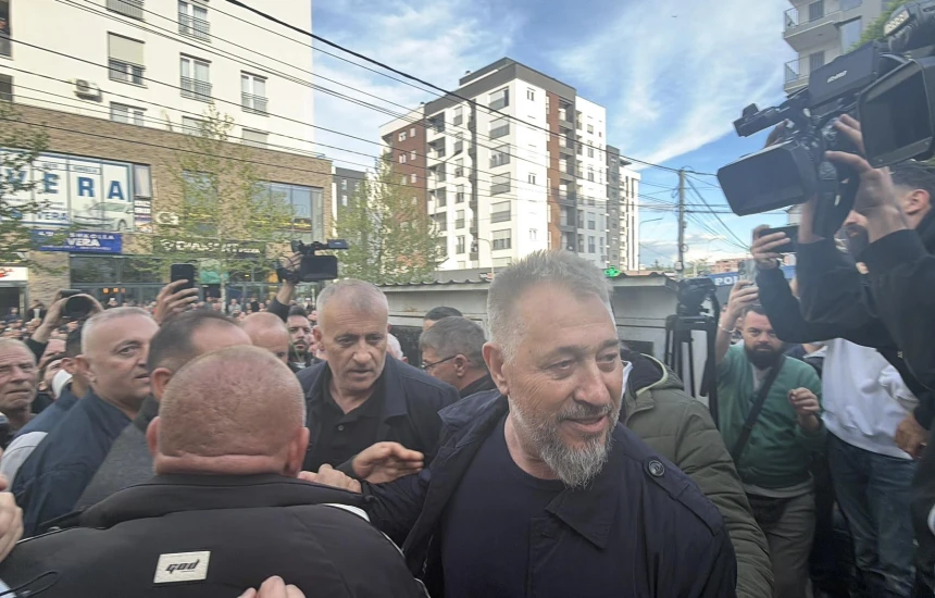 Flet Sami Lushtaku pasi u lirua: Kurti mos ta përdor pushtetin për qëllime të veta