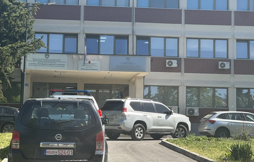 Po zhvillohet një bastisje te Agjencia Kadastrale