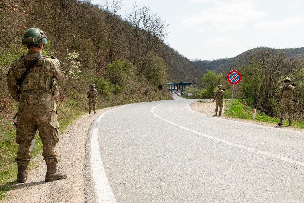 Ushtarët turq të KFOR-it patrullojnë në lindje të Kosovës për “të siguruar lirinë e lëvizjes”