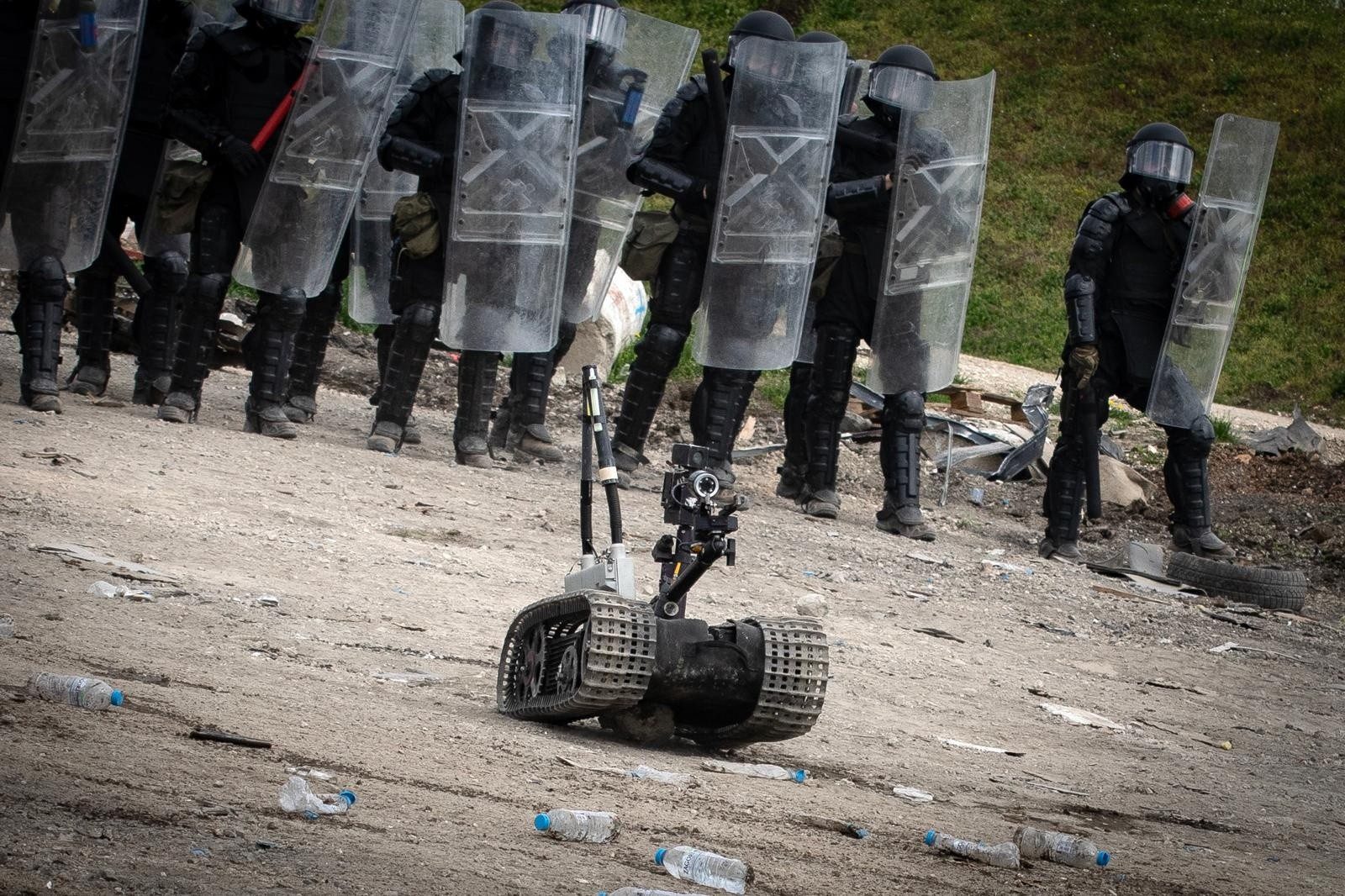 KFOR zhvillon stërvitje në Kampin Novo Selo, përdorin sistem robotik për neutralizimin e mjeteve shpërthyese