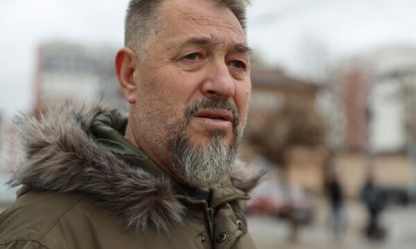 Qytetarët në Skenderaj organizohen për ta përkrahur Sami Lushtakun që pritet të intervistohet në Polici