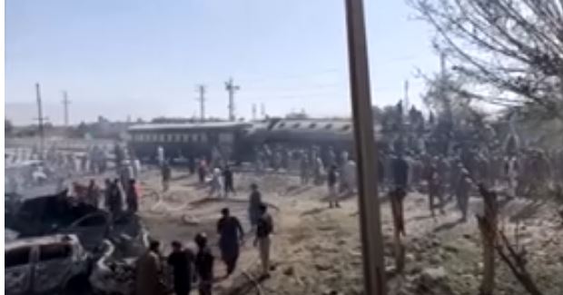 Sulm me bombë ndaj trenit në Pakistan, 24 të vdekur dhe dhjetëra të plagosur