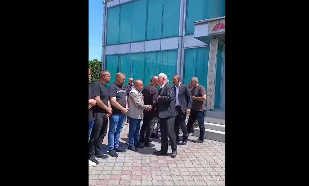 Vrasja në Gjakovë: Familja Brahimaj ia shtrin dorën e pajtimit familjes Sadrija