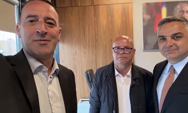 Haradinaj i bën thirrje mërgatës: Regjistrohuni dhe bëhuni pjesë e ndryshimit për Kosovën