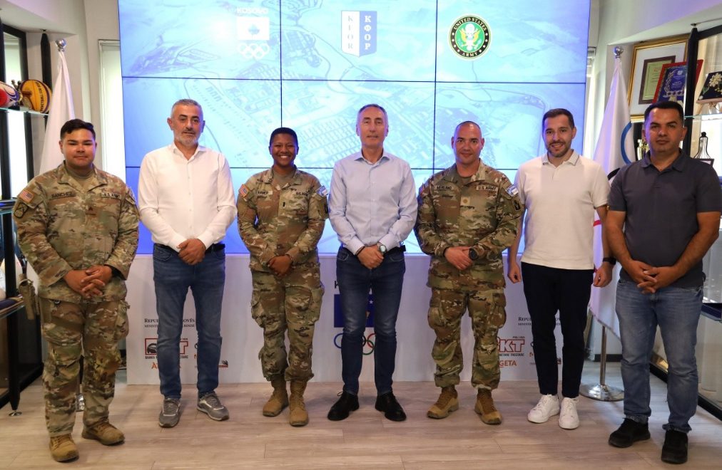 Ushtarë amerikanë të KFOR-it takojnë përfaqësues të KOK-ut, flasin për bashkëpunimin në sport  