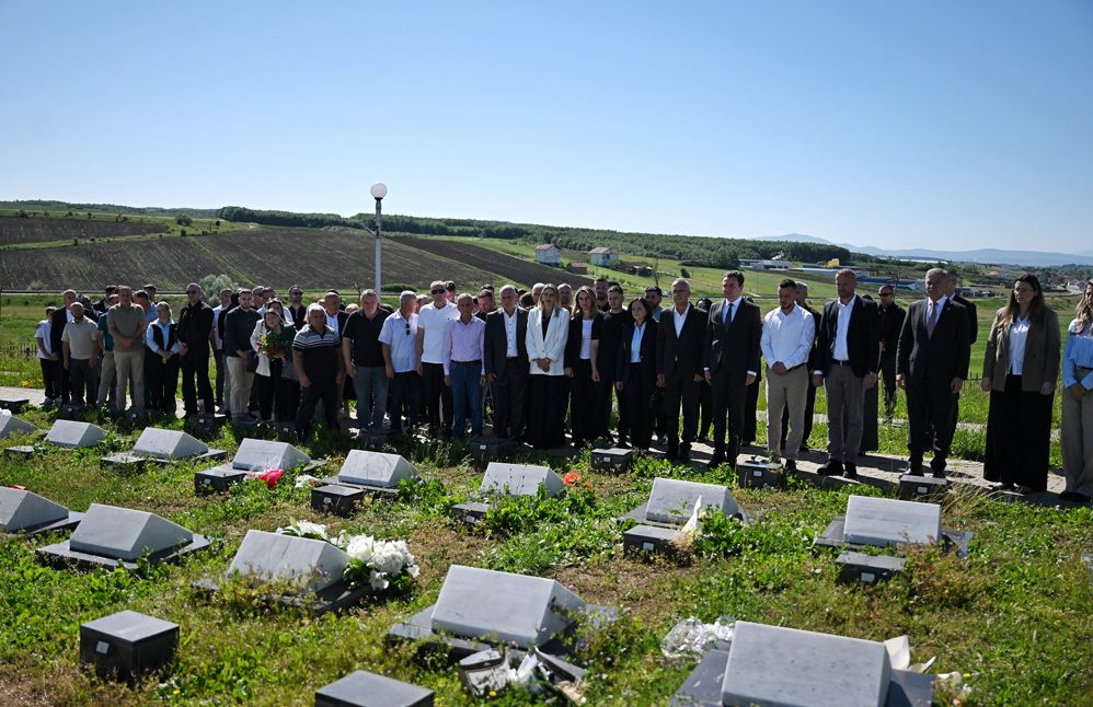 Kurti bëri homazhe në Marinë në nderim të dëshmorëve Rasim Kiçina dhe Ragip Halilaj
