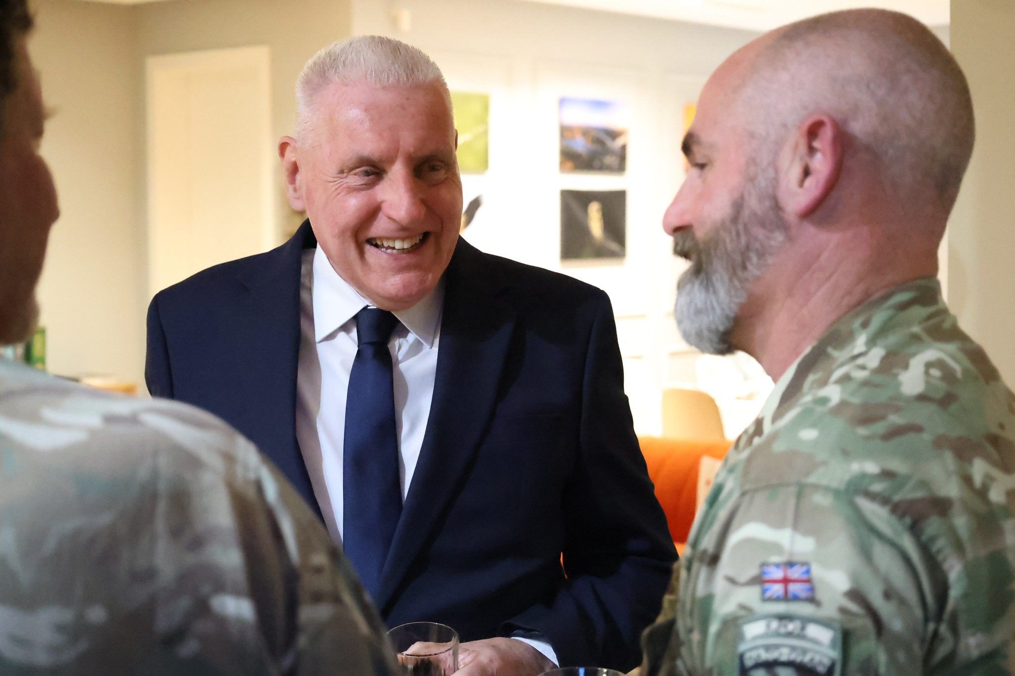Ministri britanik i mbrojtjes takohet me komandantin e KFOR-it në Kosovë
