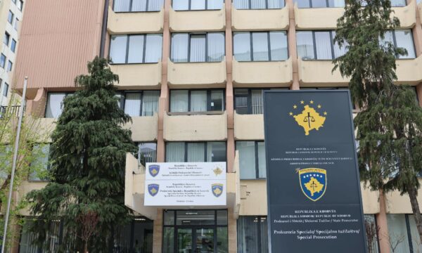 Tentoi t’i fuste në përdorim 105 mijë euro false, Prokuroria Speciale ngrit aktakuzë ndaj një personi