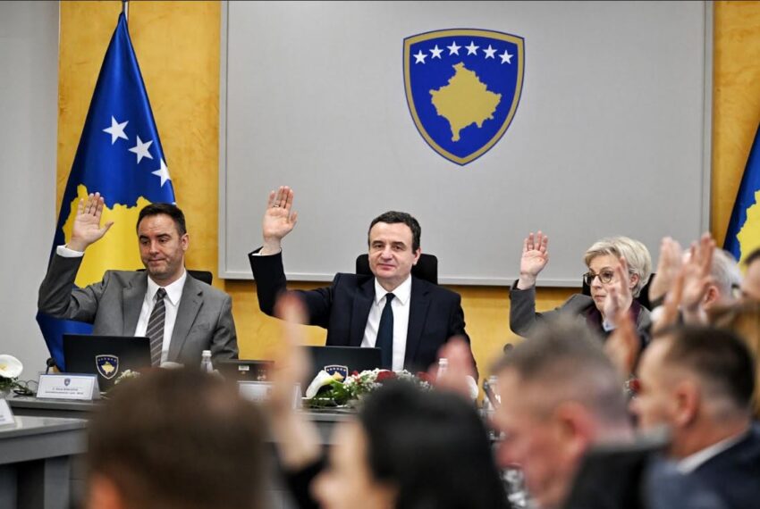 Kosova forcon linjën me BE-në, ndryshon vendimin për sanksionet ndërkombëtare