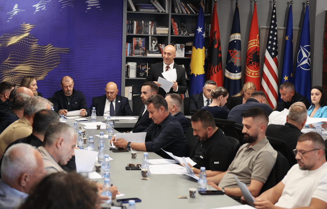 AAK-ja e konfirmon Ardian Gjinin kandidat për kryeministër dhe bartës të listës
