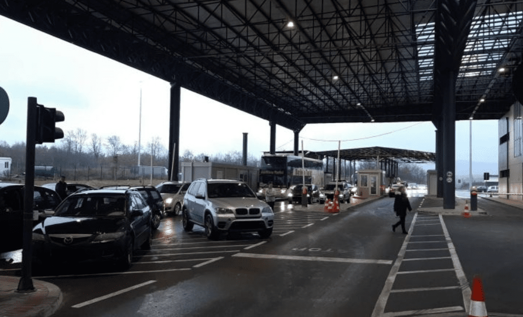 Mbishkrime nxitëse në veturë, Kosova e kthen në Serbi shtetasin serb