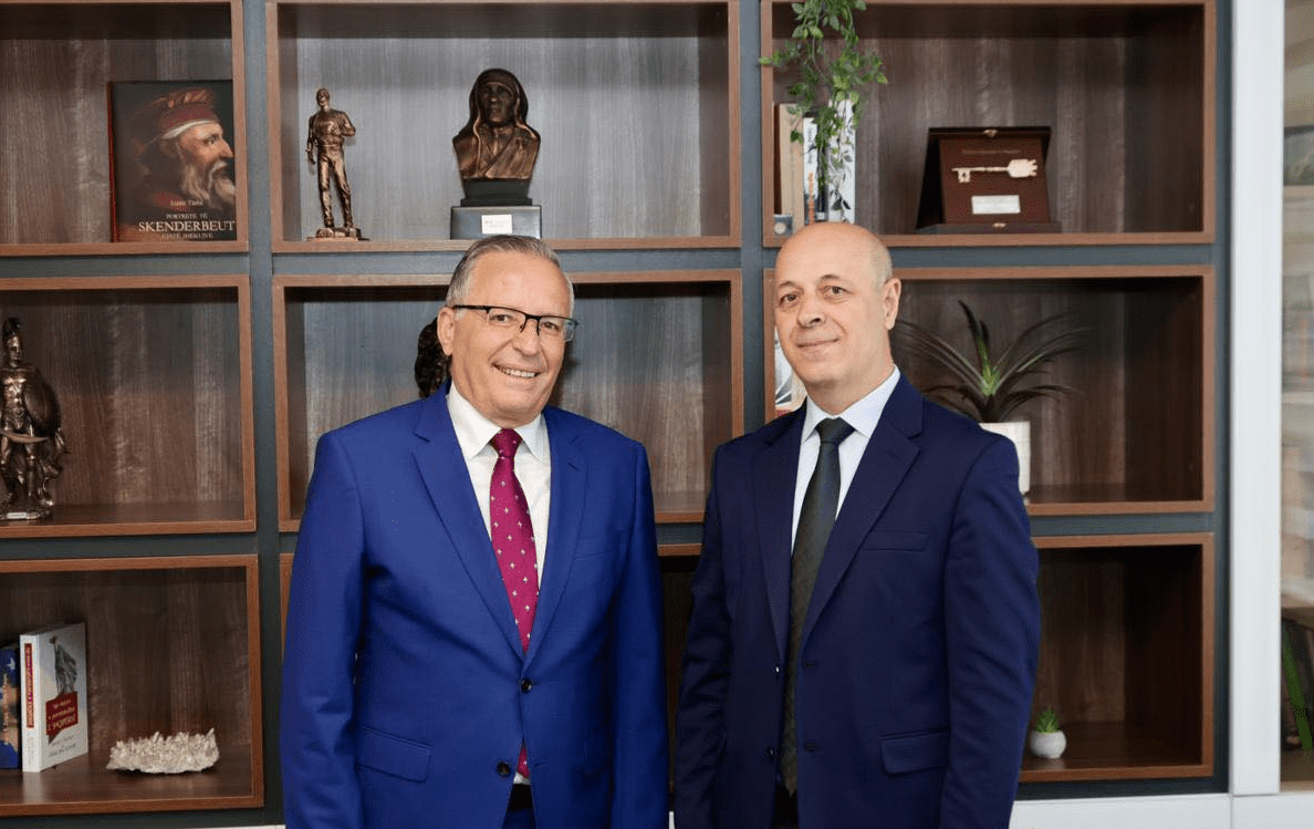 Miftar Kurti i bashkohet PDK-së