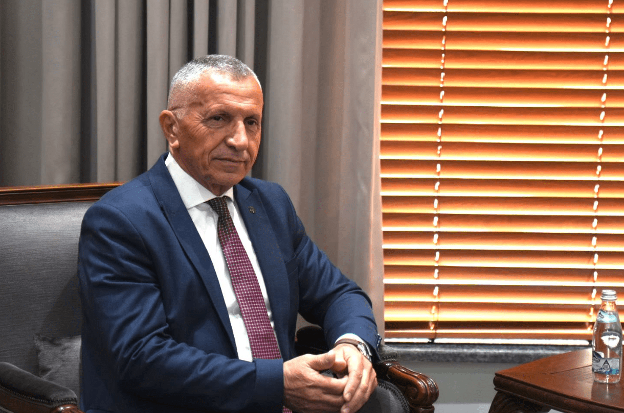 Kamberi propozon rezolutë në parlamentin serb për dënimin e krimeve të kryera në Kosovë