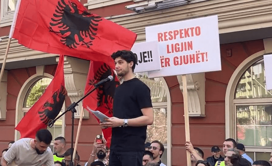 Organizatori i protestës në Shkup: Lejoni të hyjnë në kufi vëllezërit nga Shqipëria