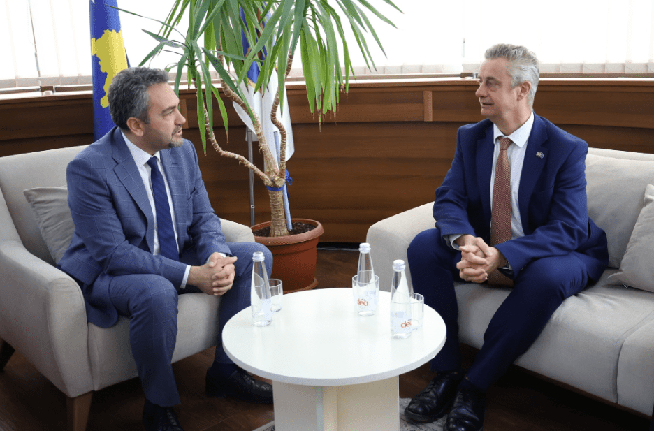 Hargreaves takon Radoniqin, i jep mbështetje për zgjedhjet e 7 qershorit