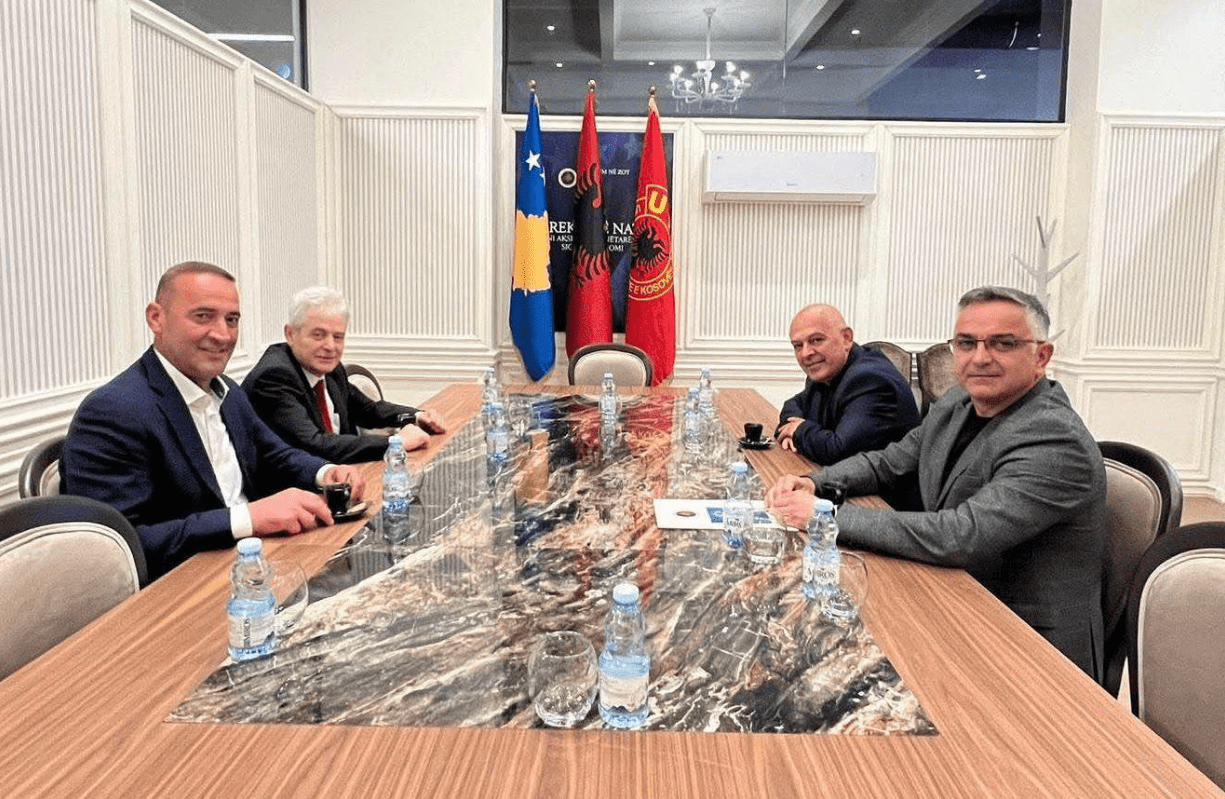 Ahmeti uron Gjinin për zgjedhjen si kryetar i AAK-së