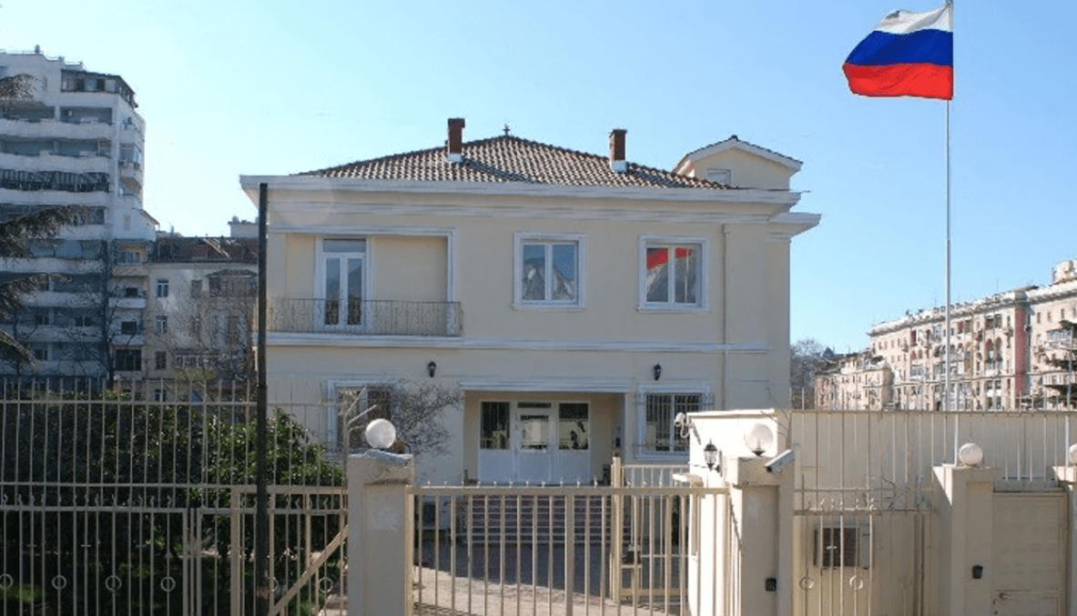 Tirana i dërgon notë verbale Rusisë, për sulmin në kompleksin e ambasadorit të Shqipërisë