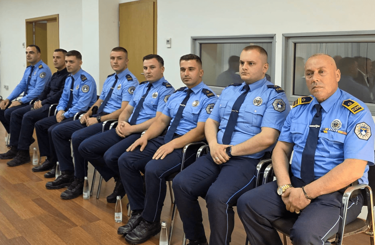 Tetë policë të Kosovës dekorohen për shpëtimin e jetëve
