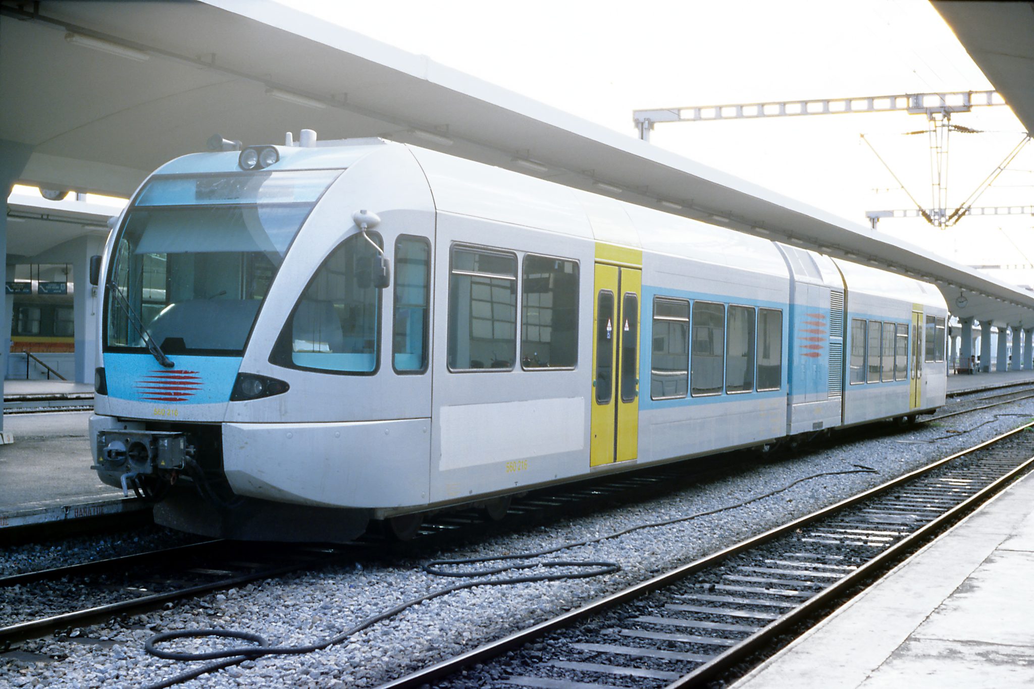 E rëndë në Selanik, treni përplas për vdekje një person