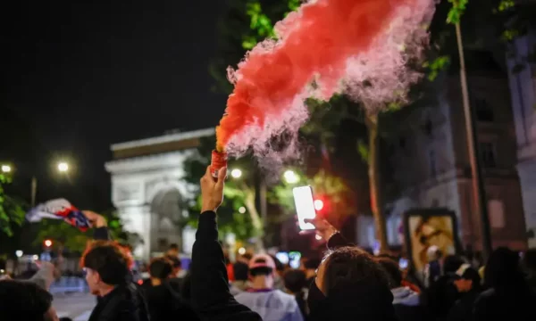 Festa e PSG-së kthehet në dhunë – Arrestohen 127 persona në Paris dhe lëndohen 11