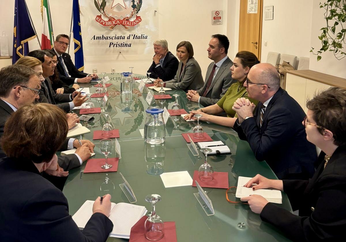 “Miqtë e Ballkanit” mblidhen në Prishtinë, flasin për rrugën e Kosovës drejt BE-së
