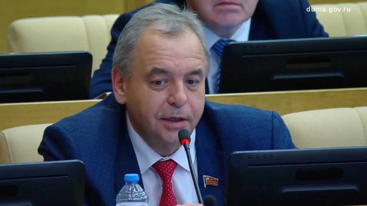 Deputeti rus: Lufta në Ukrainë duhet të përfundojë sa më shpejt