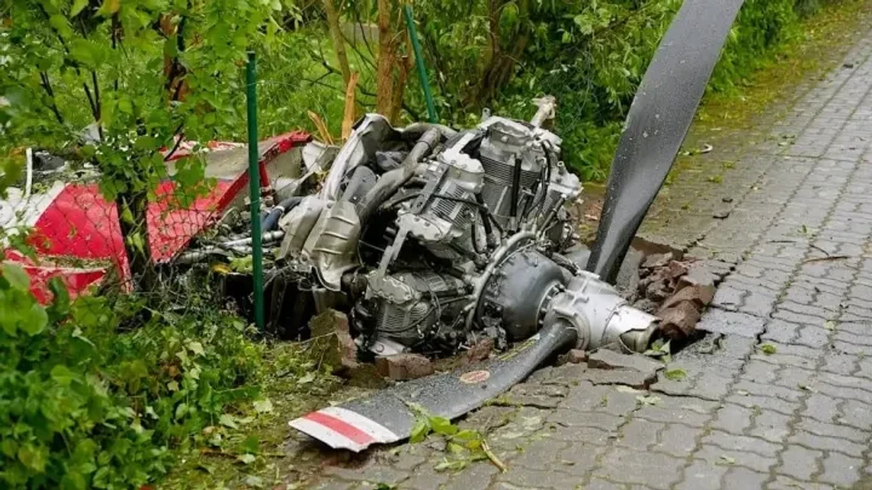 Rrëzohet aeroplani në një vend banimi në Gjermani, dy persona humbin jetën