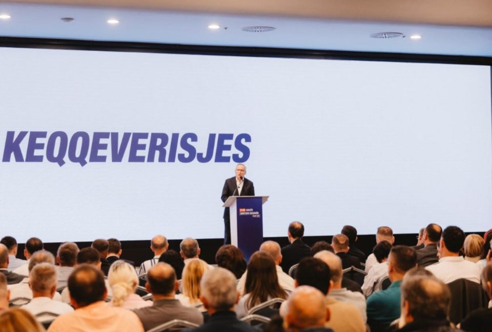 Hamza: Mësuesit meritojnë paga më të larta, dinjitet dhe vlerësim të merituar