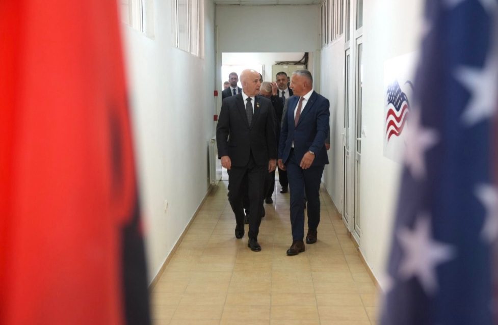 Kamberi: Koha e standardeve të dyfishta ndaj shqiptarëve të Luginës duhet të marrë fund
