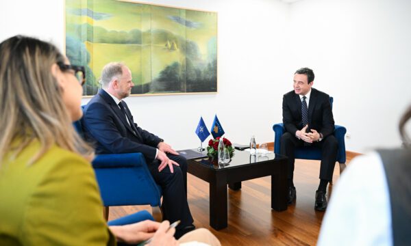 Zyrtari i NATO-s i shkon në zyrë Kurtit, e pyet për xhandarmërinë