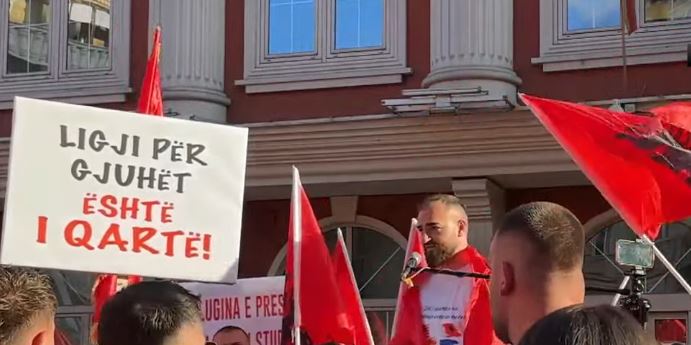 “Si mund të na kërkojnë të ndërtojmë drejtësi nesër, kur sot padrejtësia ushtrohet mbi studentët?”