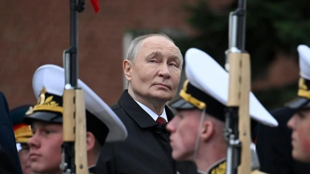 Putin ‘sulmon’ NATO-n në paradën e reduktuar të Ditës së Fitores